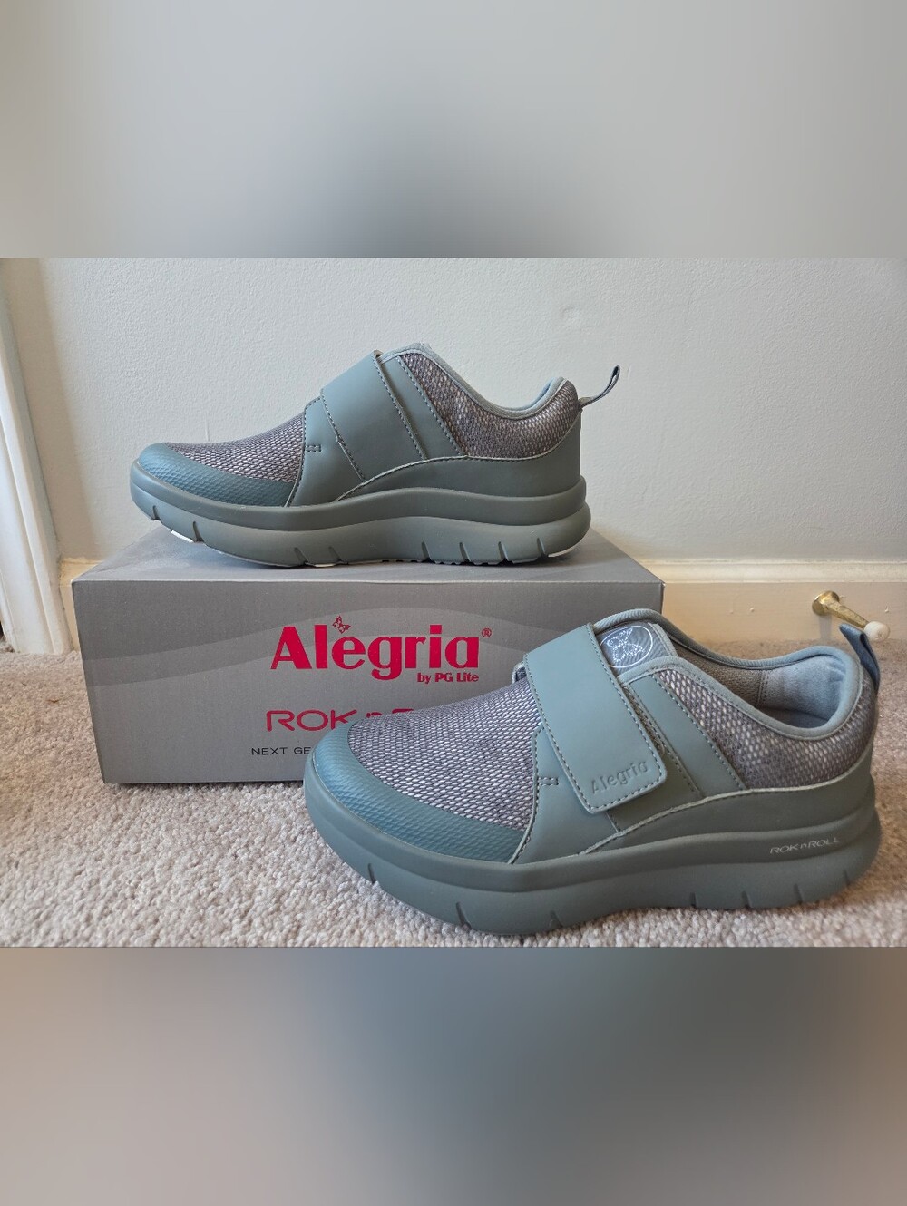 Alegria Womens Rock N Roll Double Trouble Size 9 Slip-On Sneakers / Ash Gray